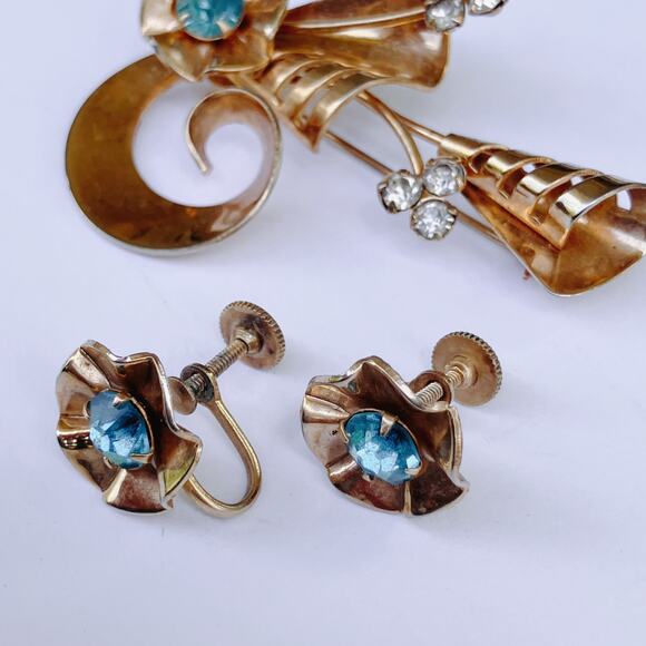 Mid Century Gold Tone Brooch Earrings Set Aqua Glass Rhinestone Floral 1940s - Picture 5 of 12